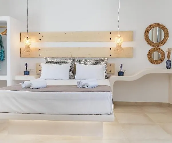 Naxos Leisure בית הארחה 4*